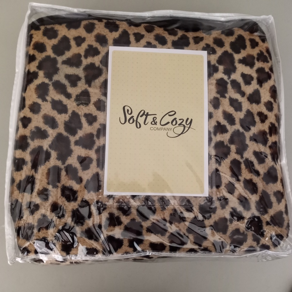 NEW KING Soft & Cozy (HSN) Leopard Print w/Trim KING Size Blanket